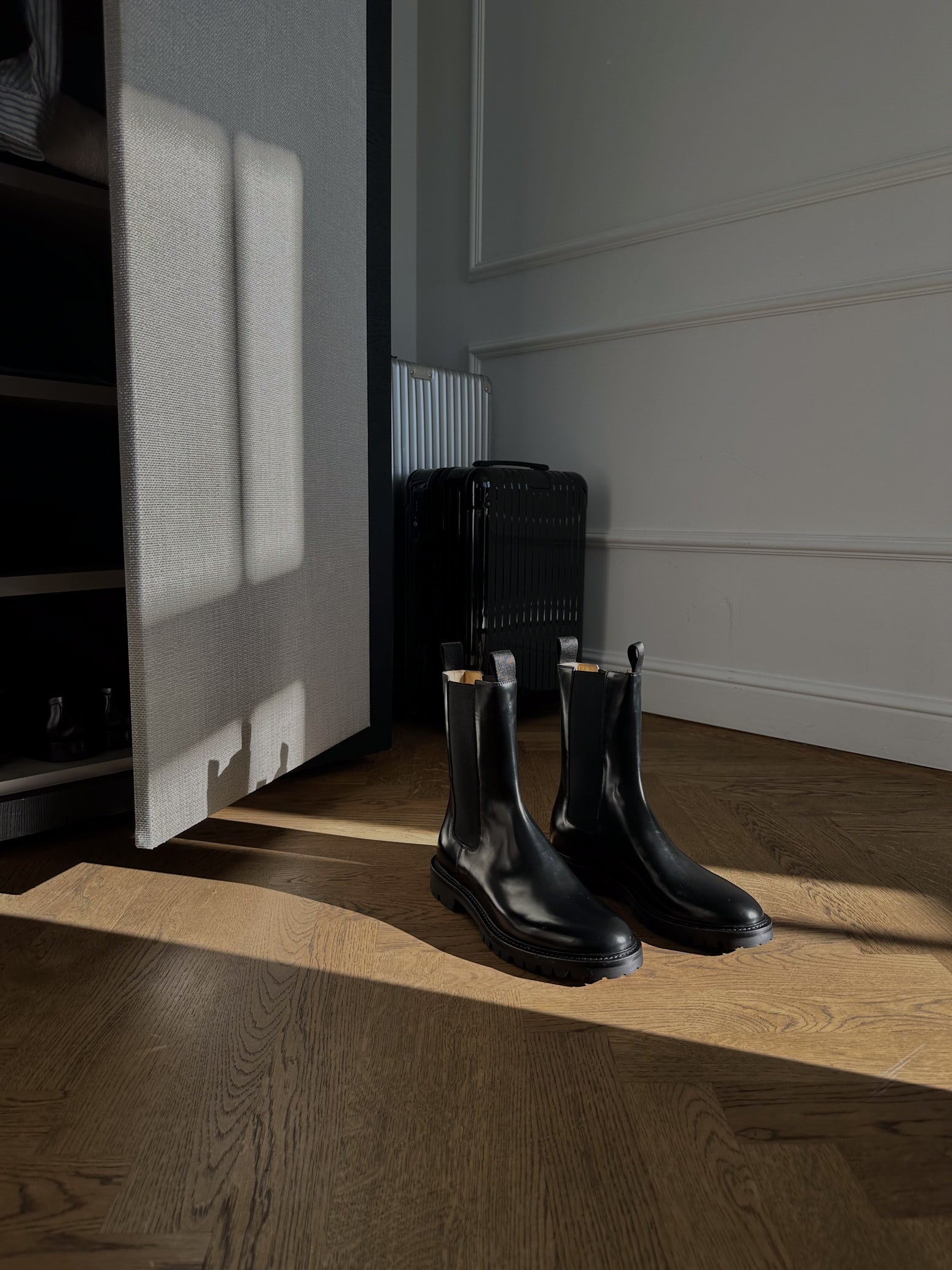 Essential Autumn Footwear for the Elegant Gentleman