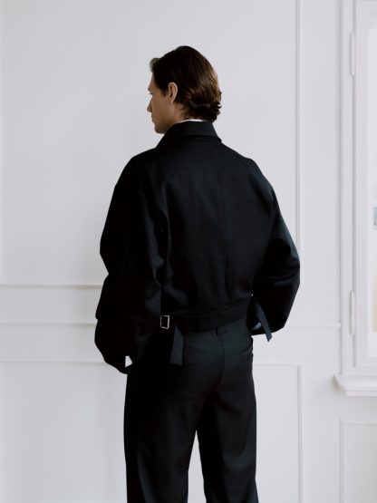 oversized_black_jacket_voluminous_sleeves